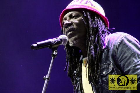 Alpha Blondy (CI) with The Solar System Band 16. Chiemsee Reggae Festival, Übersee - Main Stage 28. August 2010 (14).JPG